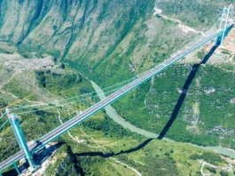 中国贵州将启用世界最高大桥 彰显基础设施与区域发展的双重战略