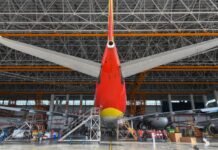 海外华媒海南行:全球飞机在自贸港排队“体检”