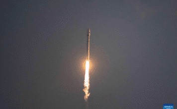 中国成功发射新一组低轨互联网卫星 加快建设“空间信息高速公路”