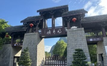 探秘蜀道奇观 行走明月峡奇观