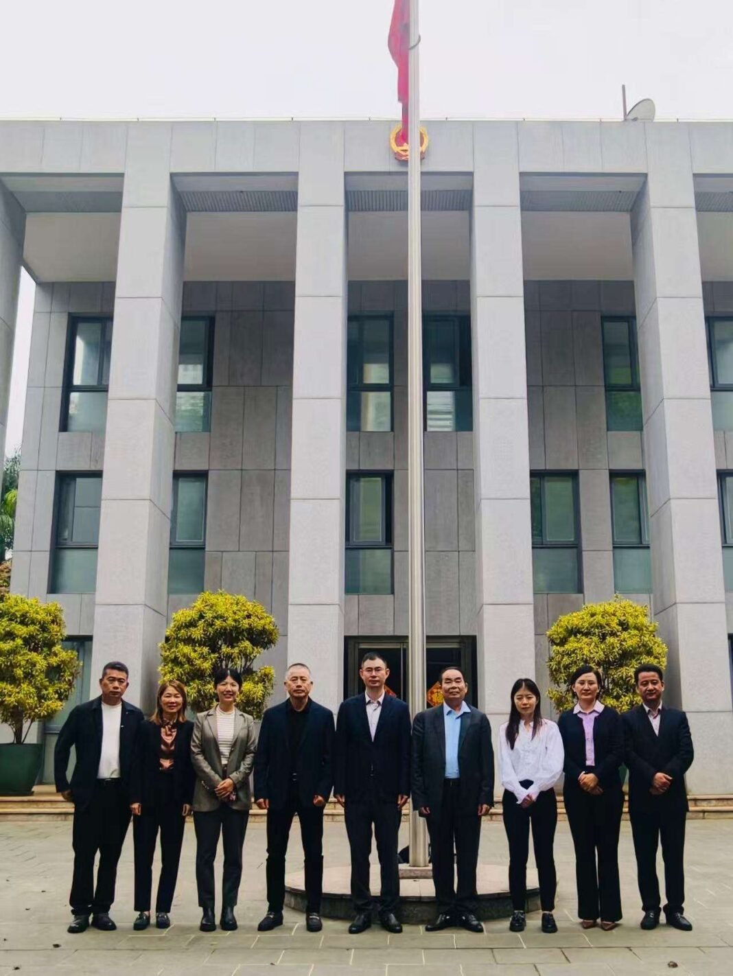 巴西华人协会新一届领导班子拜访中国驻圣保罗总领事馆 巴西华人协会新一届领导班子拜访中国驻圣保罗总领事馆合影