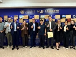 南里奥格兰德州在上海设招商代表处,主动争取中国资本 Invest RS中国任务代表团在上海高级金融学院合影。图片由Invest RS提供