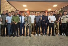 第四届“欢聚中秋嘉年华”筹备会与会代表合影。图片来源：欢聚中秋组委会供稿／南美侨报