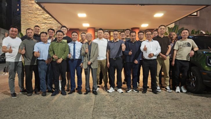 第四届“欢聚中秋嘉年华”筹备会与会代表合影。图片来源：欢聚中秋组委会供稿／南美侨报