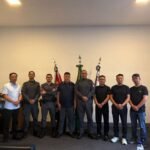 巴西华人社团代表与圣保罗市中心军警负责人合影。图片来源：巴西青田同乡总会供稿／南美侨报
