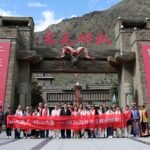 山水藏羌 同心共鉴:岷山千里雪依旧,羌寨今朝换新颜